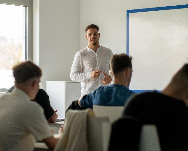 Halad Jtkosmegfigyels: Sportjog, Nemzetkzi Szablyozsok, Nemzetkzi Trendek a Pro s Up Scoutingban, Elemzszoftverek - IFS02hu